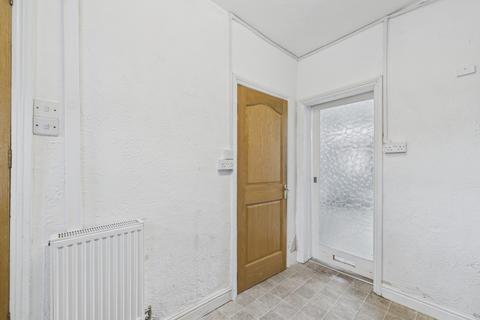 2 bedroom end of terrace house to rent, Wentworth Road, Blackerhill