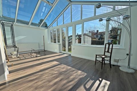 2 bedroom bungalow for sale, Russell Road, Toddington