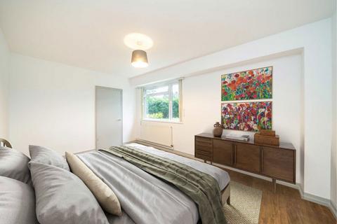 undefined, Courtlands, Richmond TW10