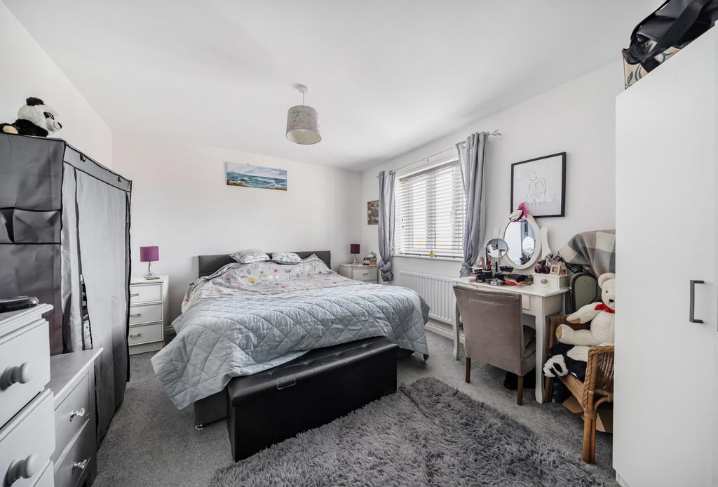 1370427-4-68fa135...