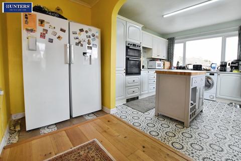 2 bedroom detached bungalow for sale, Laburnum Avenue, Scunthorpe
