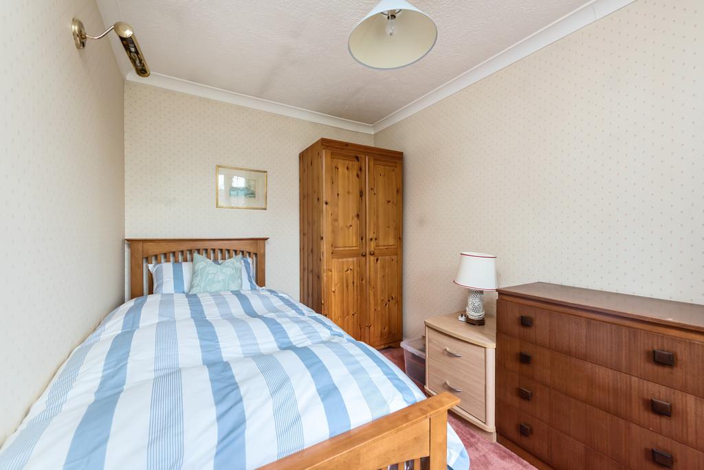28 Raeburn Way (2)