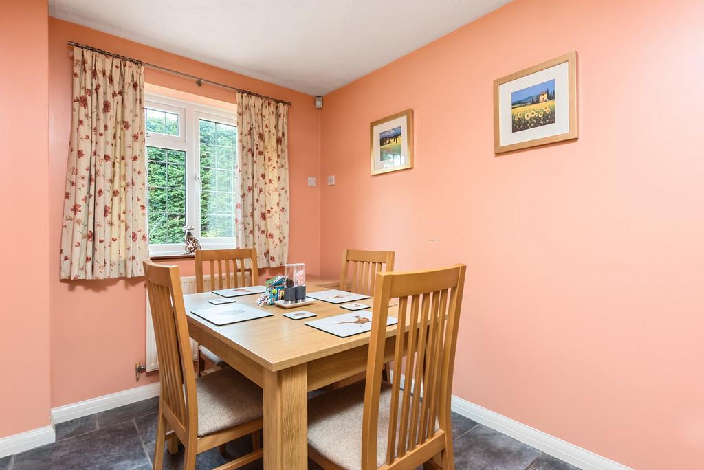 28 Raeburn Way (5)