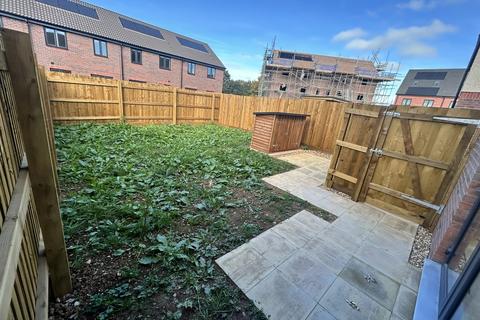 2 bedroom semi-detached house to rent, Creedy Close, Exeter EX5