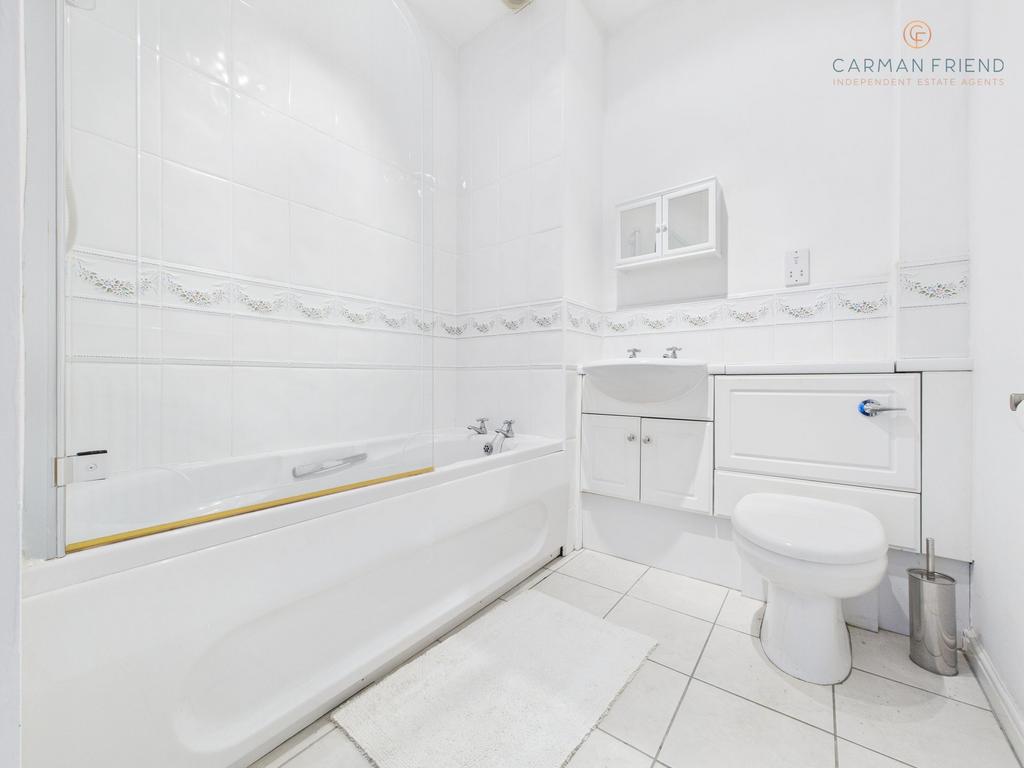En Suite to Bedroom 2
