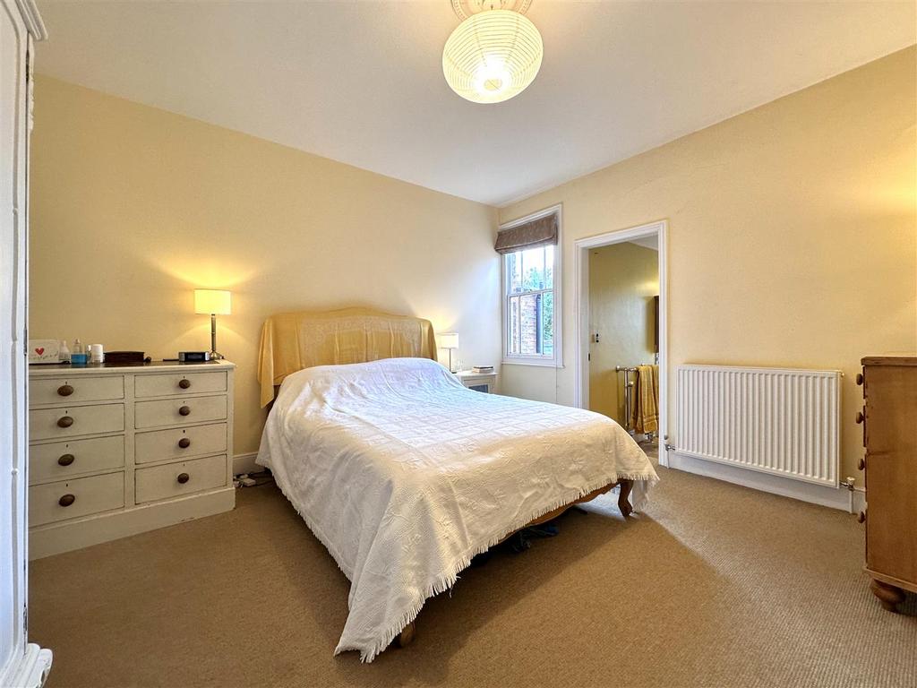 Master Bedroom Into En-Suite 616