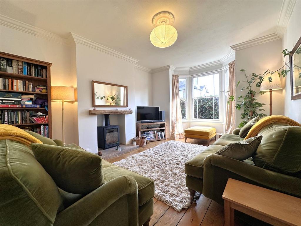 Bay-Fronted Lounge 547