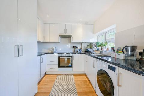 3 bedroom flat to rent, Crowther Avenue, South Ealing, Brentford, TW8