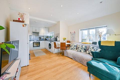 3 bedroom flat to rent, Crowther Avenue, South Ealing, Brentford, TW8