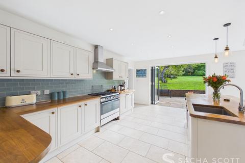 4 bedroom detached house for sale, Beacon Way, Banstead, SM7