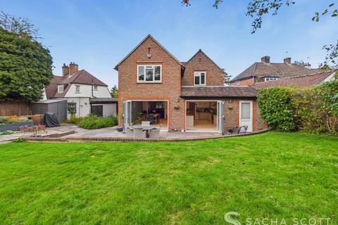 4 bedroom detached house for sale, Beacon Way, Banstead, SM7