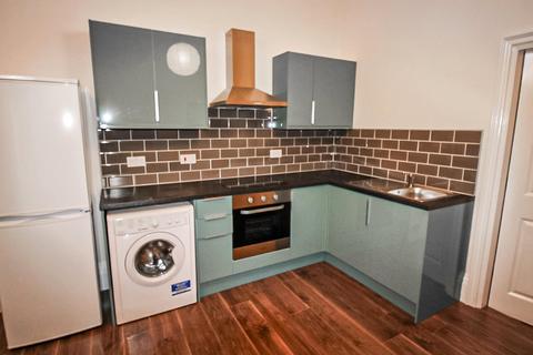 2 bedroom apartment to rent, Apt 4, Clarendon House, 20 Clarendon Road LS2