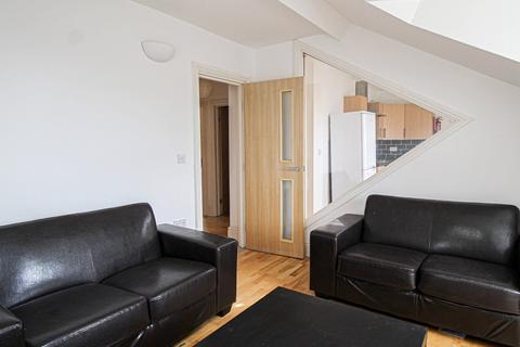 2 bedroom apartment to rent, Apt 10, 21 Hyde Terrace, 21 Hyde Terrace LS2