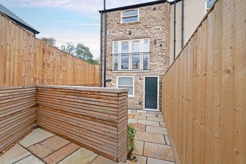 2 bedroom terraced house to rent, Buxton Road, High Peak SK23