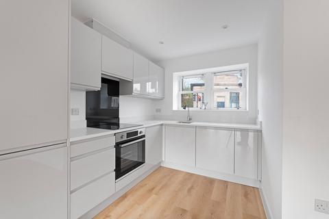 2 bedroom terraced house to rent, Buxton Road, High Peak SK23