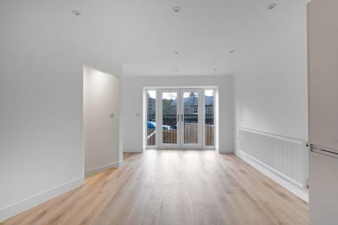 2 bedroom terraced house to rent, Buxton Road, High Peak SK23