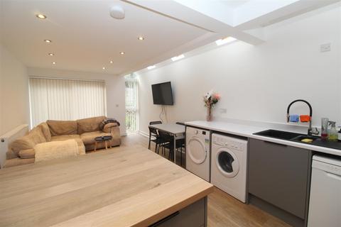 7 bedroom house to rent, Minny Street, Cardiff CF24