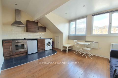 2 bedroom flat to rent, Moorland Avenue, Hyde Park LS6