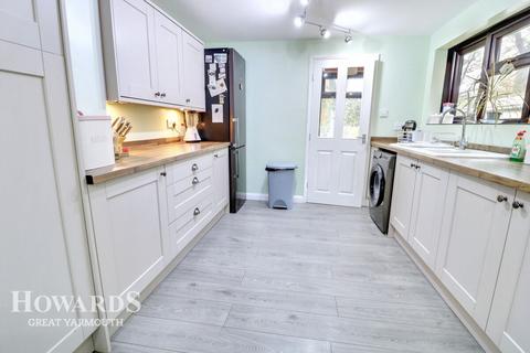 4 bedroom detached house for sale, Byron Way, Caister-on-Sea