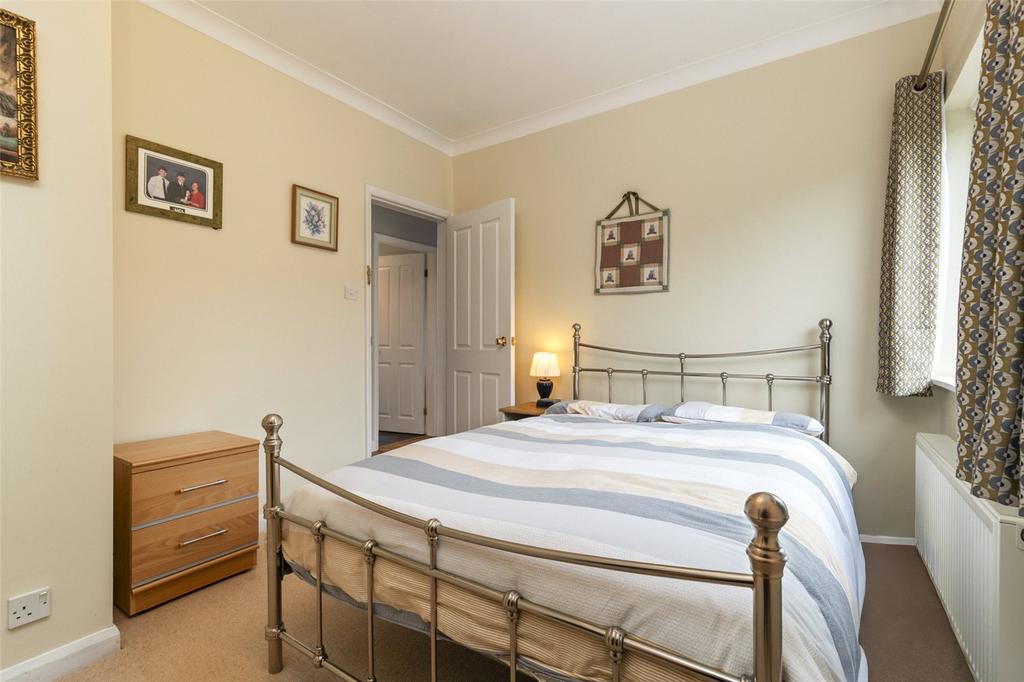 Master Bedroom (2)