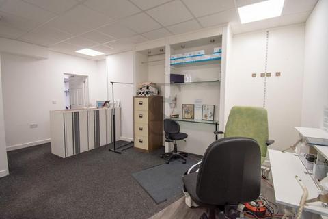 Retail property (high street) to rent, 281 Aylestone Rd Leicester LE2 7QJ