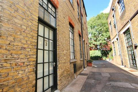 Office to rent, Carysfort Rd London N16 9AE