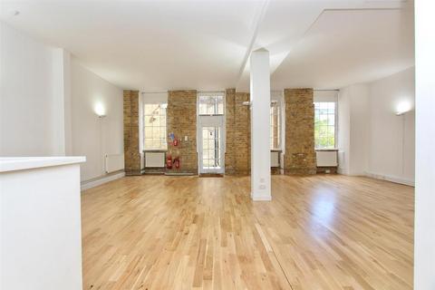 Office to rent, Carysfort Rd London N16 9AE