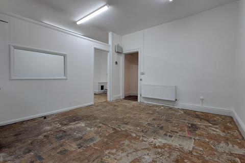 Studio to rent, Shop West Street, Fishguard