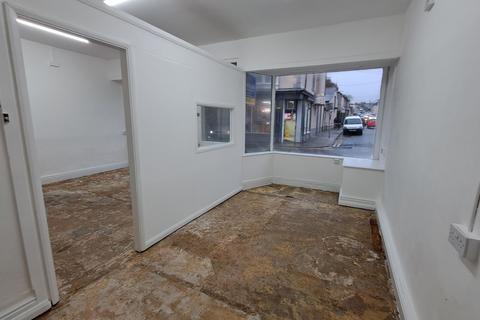 Studio to rent, Shop West Street, Fishguard