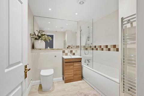 2 bedroom apartment for sale, York Road, Cheam, SM2