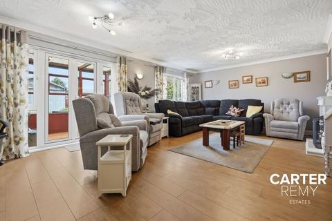 4 bedroom detached bungalow for sale, Pembroke Avenue, Corringham, SS17