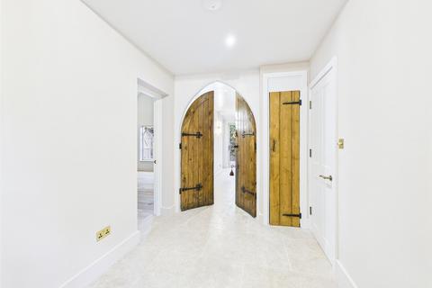 5 bedroom semi-detached house to rent, Petersham Road, Surrey