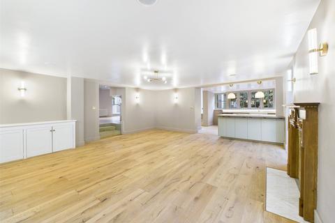 5 bedroom semi-detached house to rent, Petersham Road, Surrey