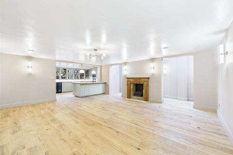 5 bedroom semi-detached house to rent, Petersham Road, Surrey