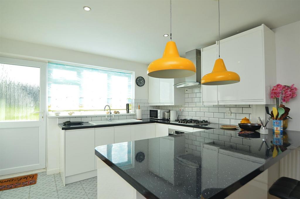 Resized Kitchen1.jpg