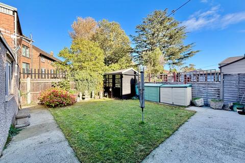 2 bedroom semi-detached bungalow for sale, Roseacre Road, Welling, DA16