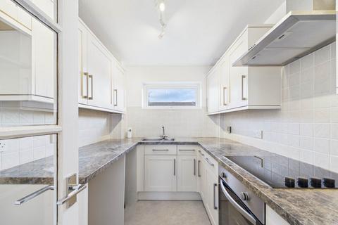 2 bedroom flat for sale, Station Court, 46 Station Road