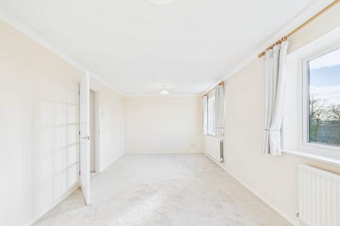2 bedroom flat for sale, Station Court, 46 Station Road