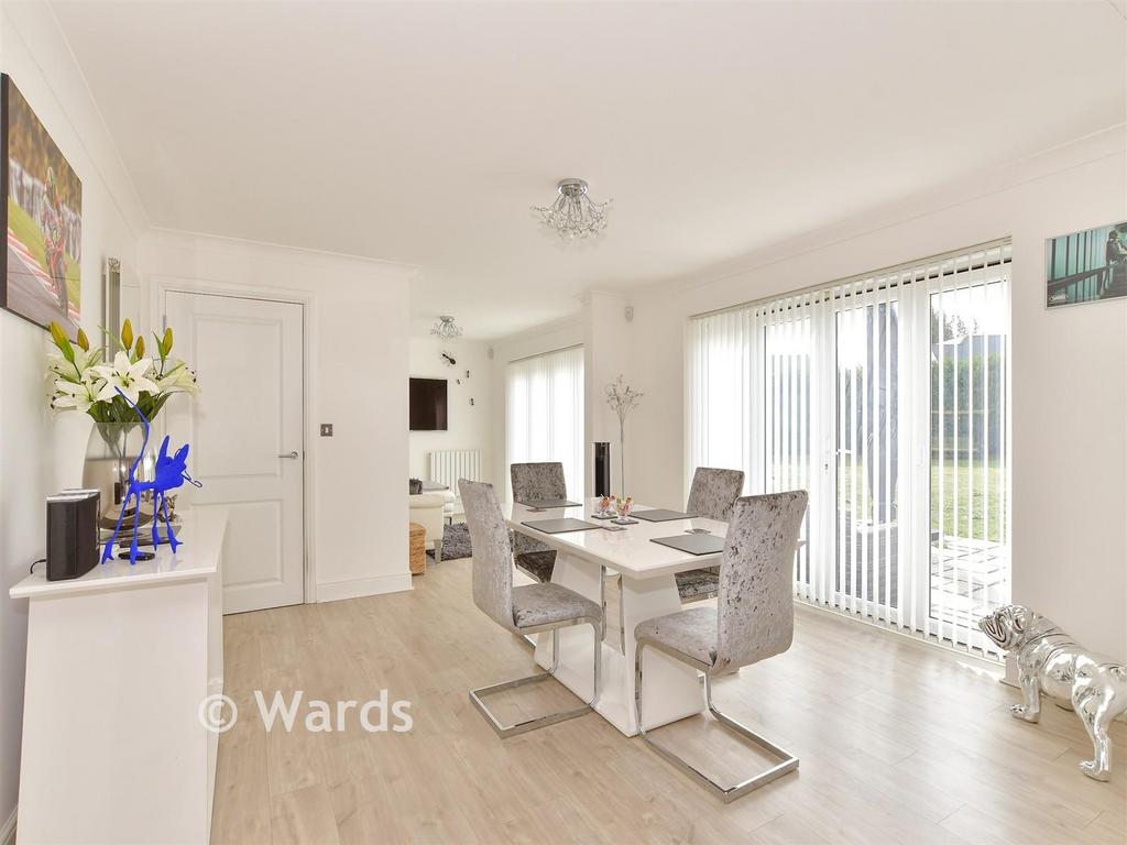 Kitchen/Breakfast Area