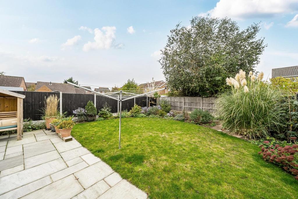 REAR GARDEN.jpg