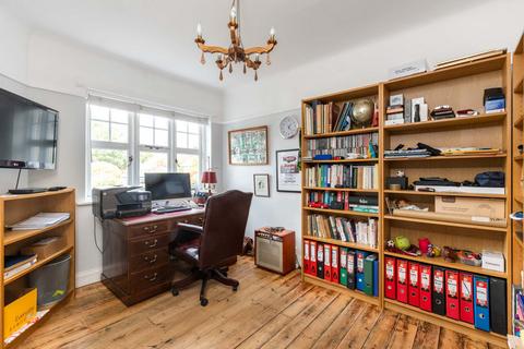 undefined, Dorney Grove, Weybridge, KT13