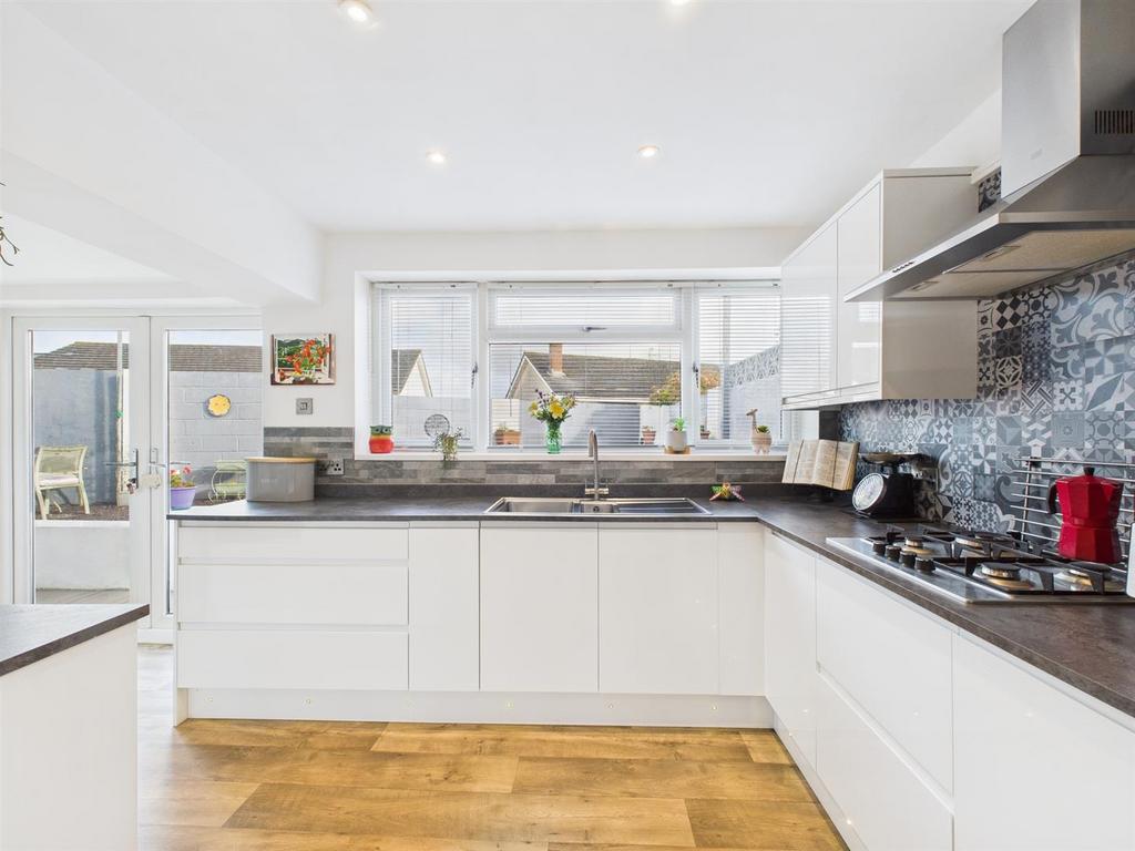CAM02295 G0-PR0327-STILL023.jpg