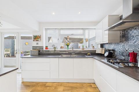 undefined, Kings Hill Avenue, Porthcawl CF36