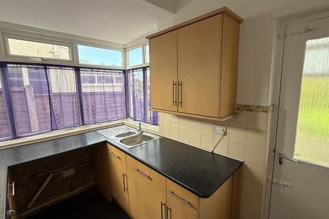3 bedroom semi-detached house to rent, Oxley Moor Road, Wolverhampton WV10
