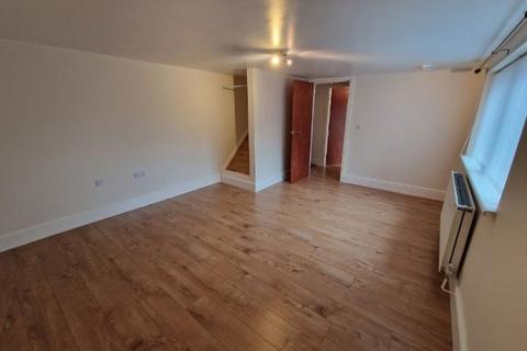 2 bedroom flat to rent, Musters Road, F2 NG2