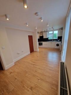 2 bedroom flat to rent, Musters Road, F2 NG2