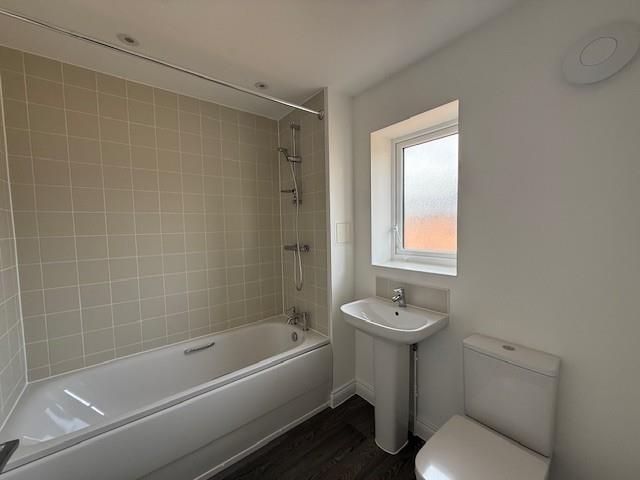 Bathroom 1.jpg