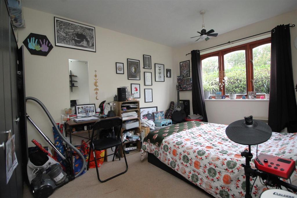 Bedroom 1 .JPG