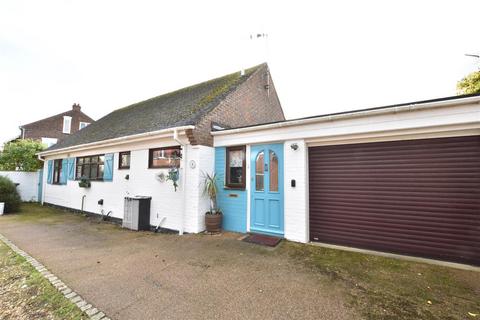 3 bedroom detached bungalow for sale, Old Brickyard, Rye