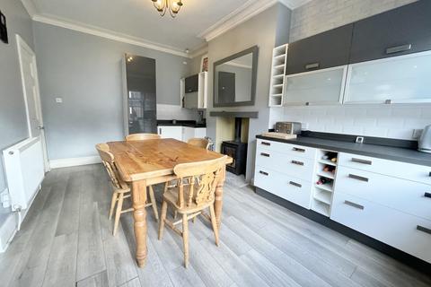 4 bedroom end of terrace house for sale, Somerset Avenue, Blackpool FY1